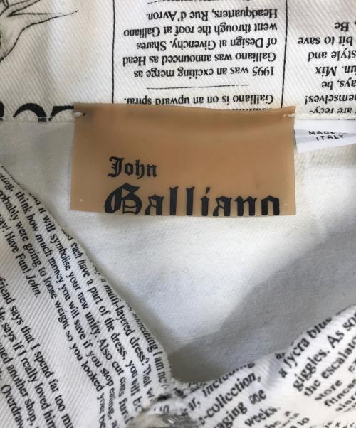 JOHN GALLIANO（ジョンガリアーノ）JOHN GALLIANO (ジョンガリアーノ) ニュースペーパー柄 ジャケット ホワイト サイズ:48の古着・服飾アイテム