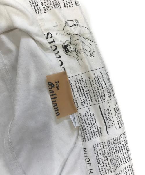 JOHN GALLIANO（ジョンガリアーノ）JOHN GALLIANO (ジョンガリアーノ) ニュースペーパー柄 ジャケット ホワイト サイズ:48の古着・服飾アイテム