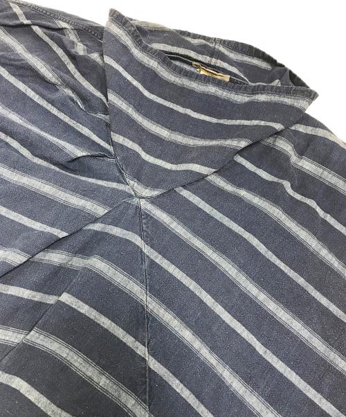 ISSEY MIYAKE（イッセイミヤケ）ISSEY MIYAKE (イッセイミヤケ) タートルネック変形カットソー ブルー サイズ:Sの古着・服飾アイテム