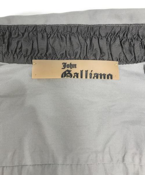 JOHN GALLIANO（ジョンガリアーノ）JOHN GALLIANO (ジョンガリアーノ) ニュースペーパーシャツ グレー サイズ:52の古着・服飾アイテム
