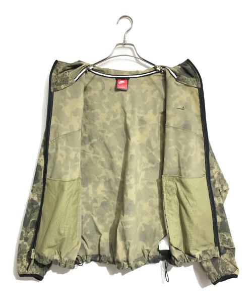 NIKE（ナイキ）NIKE (ナイキ) カモフラナイロンパーカー カーキ サイズ:Mの古着・服飾アイテム