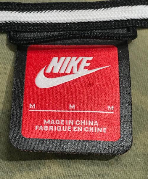 NIKE（ナイキ）NIKE (ナイキ) カモフラナイロンパーカー カーキ サイズ:Mの古着・服飾アイテム