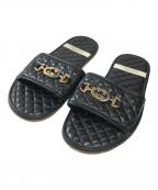 GUCCIグッチ）の古着「Horsebit Quilted Leather Slides(ホースビットキルティングレザースリッパ)」｜ブラック
