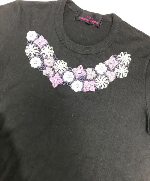 tricot COMME des GARCONS（トリココムデギャルソン）tricot COMME des GARCONS (トリココムデギャルソン) 花柄装飾Tシャツ ブラック サイズ:Sの古着・服飾アイテム