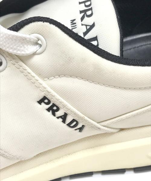 PRADA（プラダ）PRADA (プラダ) ローカットスニーカー ホワイト サイズ:6 1/2の古着・服飾アイテム