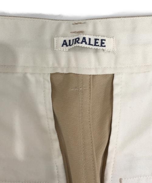 AURALEE（オーラリー）AURALEE (オーラリー) WASHED FINX CHINO ONE-TUCK PANTS カーキの古着・服飾アイテム