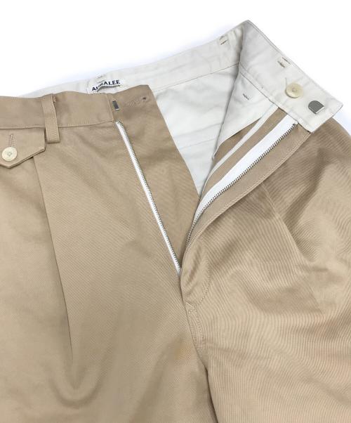 AURALEE（オーラリー）AURALEE (オーラリー) WASHED FINX CHINO ONE-TUCK PANTS カーキの古着・服飾アイテム
