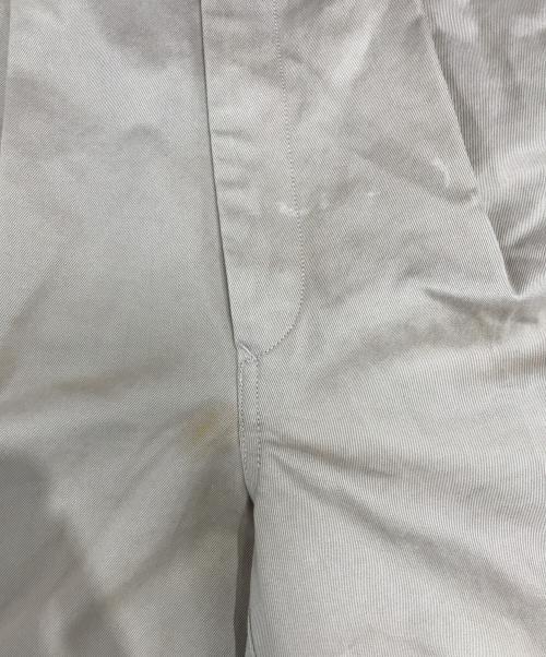 AURALEE（オーラリー）AURALEE (オーラリー) WASHED FINX CHINO ONE-TUCK PANTS カーキの古着・服飾アイテム