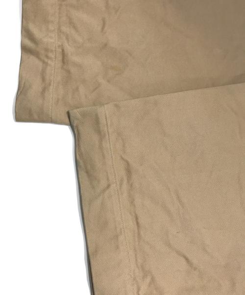 AURALEE（オーラリー）AURALEE (オーラリー) WASHED FINX CHINO ONE-TUCK PANTS カーキの古着・服飾アイテム