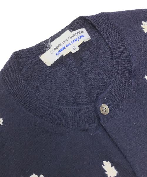 COMME des GARCONS COMME des GARCONS（コムデギャルソン コムデギャルソン）COMME des GARCONS COMME des GARCONS (コムデギャルソン コムデギャルソン) 花柄刺繍 ニットカーディガン ネイビー サイズ:Sの古着・服飾アイテム