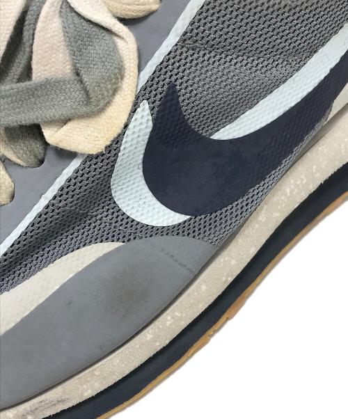 NIKE（ナイキ）NIKE (ナイキ) sacai (サカイ) スニーカー グレー×ネイビー サイズ:27㎝の古着・服飾アイテム