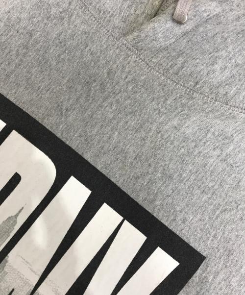 SUPREME（シュプリーム）SUPREME (シュプリーム) プルオーバーパーカー グレー サイズ:Mの古着・服飾アイテム