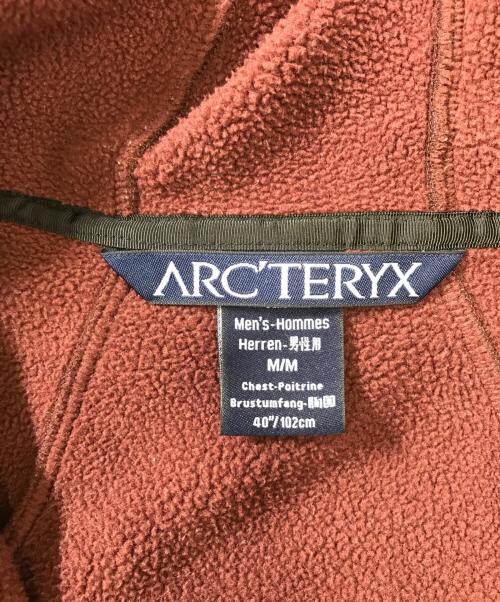 ARC'TERYX（アークテリクス）ARC'TERYX (アークテリクス) フーデッドジャケット ブラウン サイズ:Mの古着・服飾アイテム