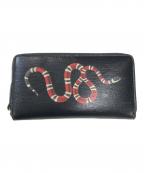 GUCCIグッチ）の古着「スネークラウンドジップウォレット」｜ブラック