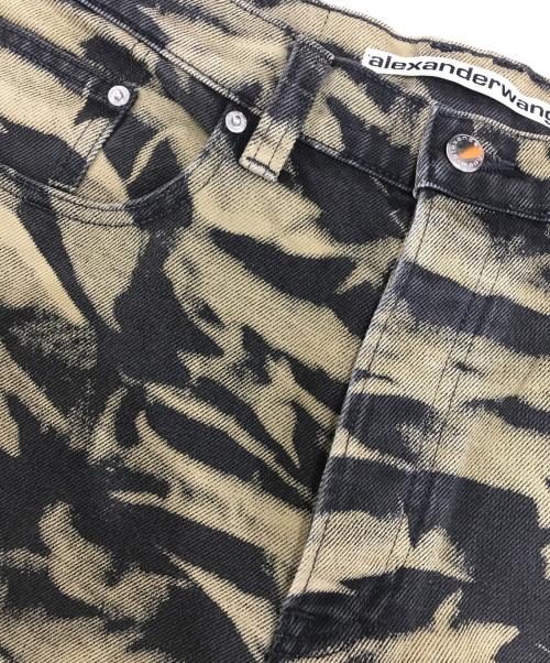 ALEXANDER WANG（アレキサンダー・ワン）ALEXANDER WANG (アレキサンダー・ワン) カモフラバギーハーフパンツ ブラック×ベージュ サイズ:28の古着・服飾アイテム