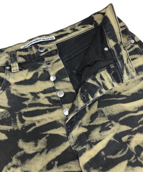 ALEXANDER WANG（アレキサンダー・ワン）ALEXANDER WANG (アレキサンダー・ワン) カモフラバギーハーフパンツ ブラック×ベージュ サイズ:28の古着・服飾アイテム