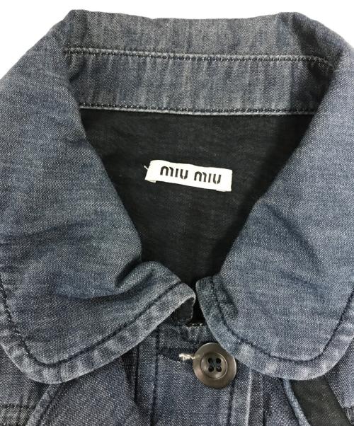 MIU MIU（ミュウミュウ）MIU MIU (ミュウミュウ) ロゴフリルデニムワンピース ブルー サイズ:40の古着・服飾アイテム