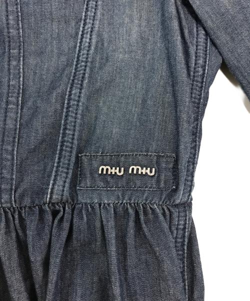 MIU MIU（ミュウミュウ）MIU MIU (ミュウミュウ) ロゴフリルデニムワンピース ブルー サイズ:40の古着・服飾アイテム
