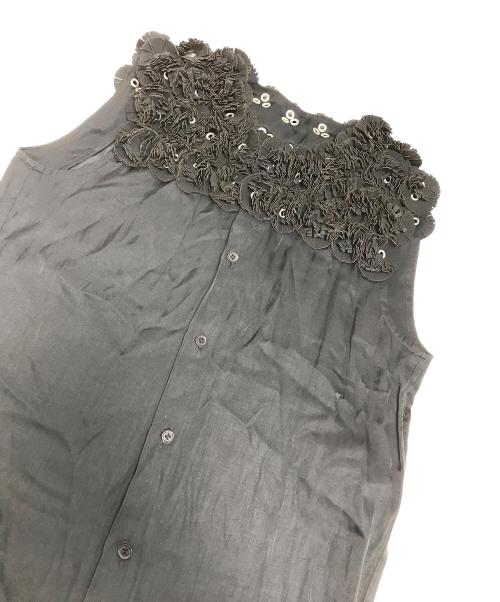 noir kei ninomiya（ノワール ケイ ニノミヤ）noir kei ninomiya (ノワール ケイ ニノミヤ) フラワーモチーフ装飾ノースリーブシャツ ブラック サイズ:XSの古着・服飾アイテム