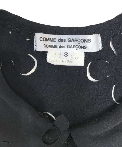 COMME des GARCONS COMME des GARCONS（コムデギャルソン コムデギャルソン）COMME des GARCONS COMME des GARCONS (コムデギャルソン コムデギャルソン) パンチング丸襟ブラウス ブラック サイズ:Sの古着・服飾アイテム