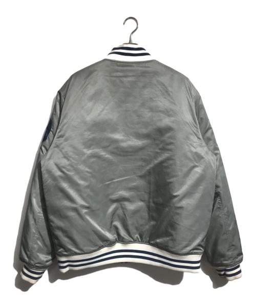 A BATHING APE（アベイシングエイプ）A BATHING APE (アベイシングエイプ) SOLID CAMO NYC LOGO NYLON VARSITY JACKET グレー サイズ:2XLの古着・服飾アイテム