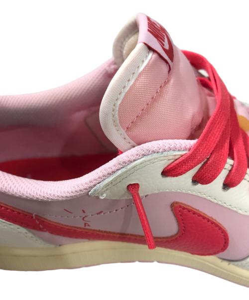 NIKE（ナイキ）NIKE Travis Scott AIR JORDAN 1 RETRO LOW OG SP TRAVIS SCOTT ホワイト×ピンク サイズ:US10.5/UK9.5/EUR44.5/cm28.5/BR42.5/CN285の古着・服飾アイテム