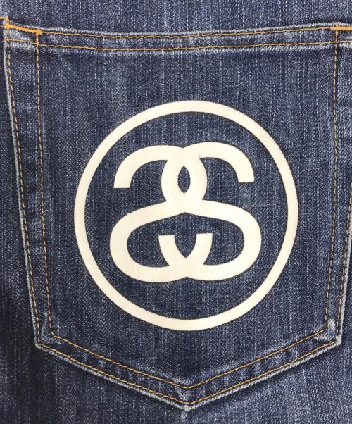 stussy（ステューシー）stussy (ステューシー) SSシャネルロゴデニムパンツ インディゴ サイズ:32の古着・服飾アイテム