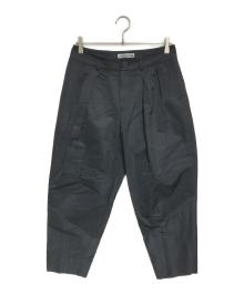 ISSEY MIYAKE（イッセイミヤケ）の古着「ポリオーバーツータックデザインパンツ」｜ブラック
