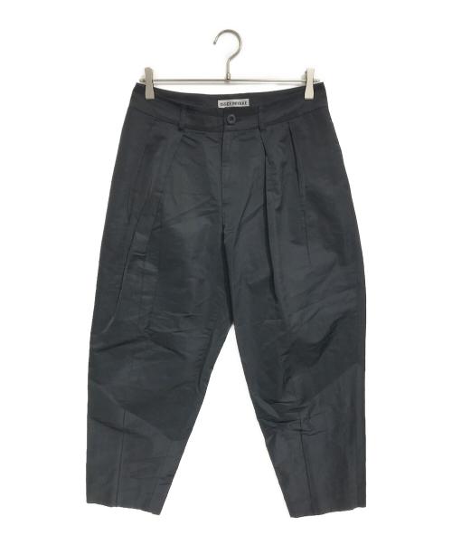 ISSEY MIYAKE（イッセイミヤケ）ISSEY MIYAKE (イッセイミヤケ) ポリオーバーツータックデザインパンツ ブラック サイズ:3の古着・服飾アイテム