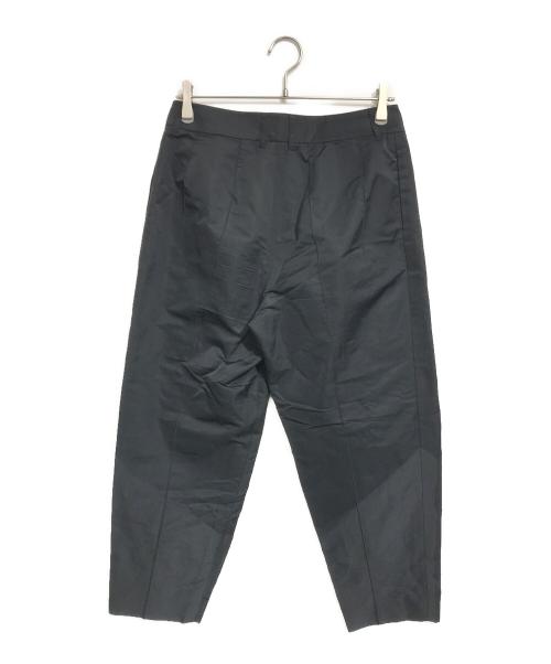 ISSEY MIYAKE（イッセイミヤケ）ISSEY MIYAKE (イッセイミヤケ) ポリオーバーツータックデザインパンツ ブラック サイズ:3の古着・服飾アイテム