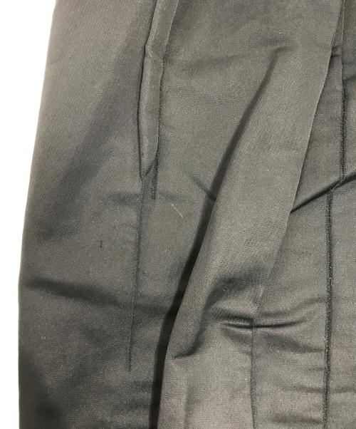 ISSEY MIYAKE（イッセイミヤケ）ISSEY MIYAKE (イッセイミヤケ) ポリオーバーツータックデザインパンツ ブラック サイズ:3の古着・服飾アイテム