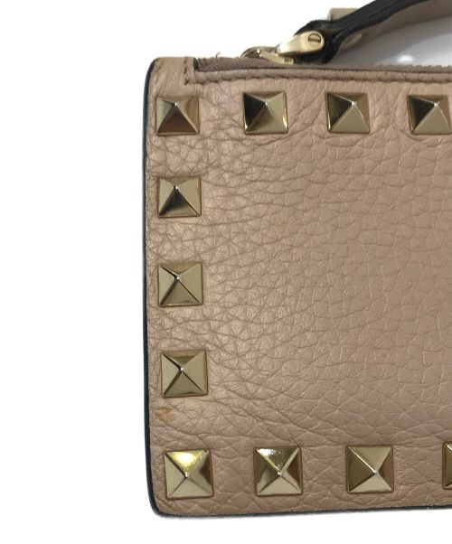 VALENTINO（ヴァレンティノ）VALENTINO (ヴァレンティノ) ロックスタッズコインケース ベージュの古着・服飾アイテム