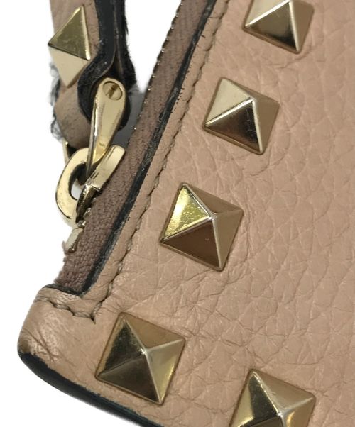 VALENTINO（ヴァレンティノ）VALENTINO (ヴァレンティノ) ロックスタッズコインケース ベージュの古着・服飾アイテム
