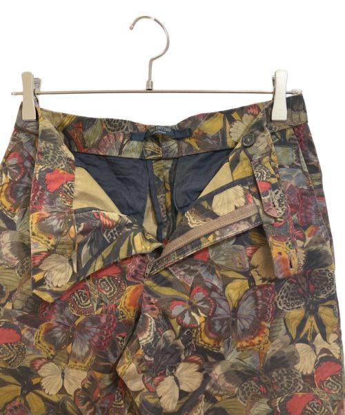VALENTINO（ヴァレンティノ）VALENTINO (ヴァレンティノ) バタフライ柄パンツ カーキ×レッド サイズ:44の古着・服飾アイテム