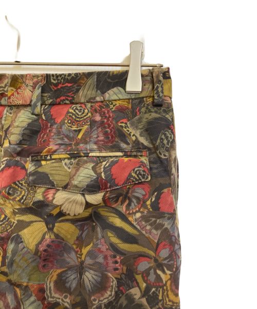 VALENTINO（ヴァレンティノ）VALENTINO (ヴァレンティノ) バタフライ柄パンツ カーキ×レッド サイズ:44の古着・服飾アイテム