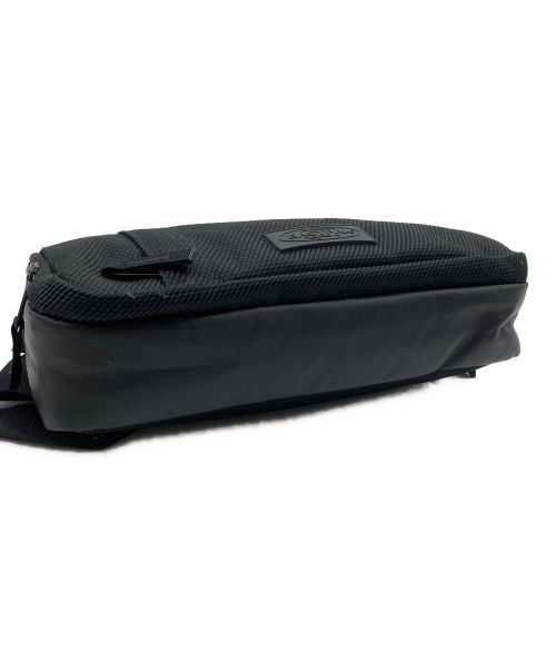 EASTPAK（イーストパック）EASTPAK (イーストパック) audi (アウディ) ボディーバッグ ブラックの古着・服飾アイテム