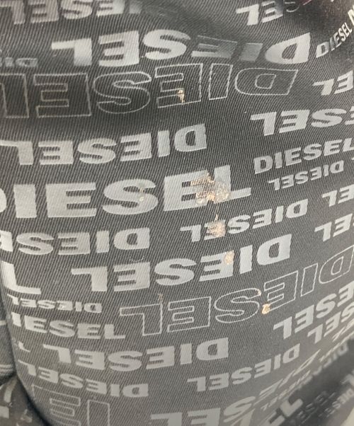 DIESEL（ディーゼル）DIESEL (ディーゼル) ロゴメッセンジャーバッグ ブラックの古着・服飾アイテム