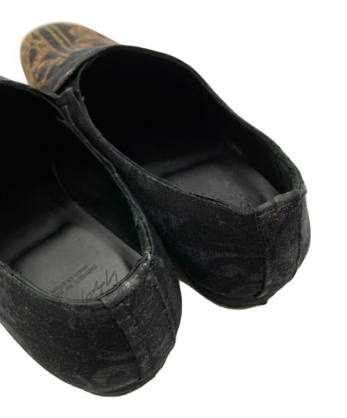 YOHJI YAMAMOTO（ヨウジヤマモト）YOHJI YAMAMOTO (ヨウジヤマモト) プリンテッドスリッポン ブラック×イエロー サイズ:不明の古着・服飾アイテム