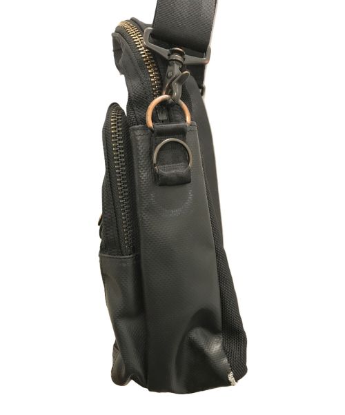 PORTER（ポーター）PORTER (ポーター) スクエアショルダーバッグ ブラックの古着・服飾アイテム