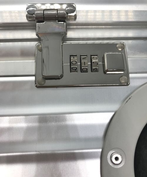 RIMOWA（リモワ）RIMOWA (リモワ) Classic Flight スーツケース シルバーの古着・服飾アイテム