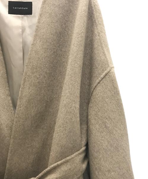 Lavish Gate（ラビッシュゲート）Lavish Gate (ラビッシュゲート) ノーカラーロングガウンコート リバー仕立て ベージュ サイズ:FREEの古着・服飾アイテム