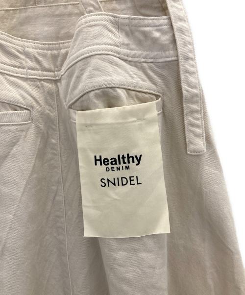 Snidel（スナイデル）Snidel (スナイデル) Healthy DENIM (ヘルシーデニム) ジャンパースカート アイボリー サイズ:FREEの古着・服飾アイテム