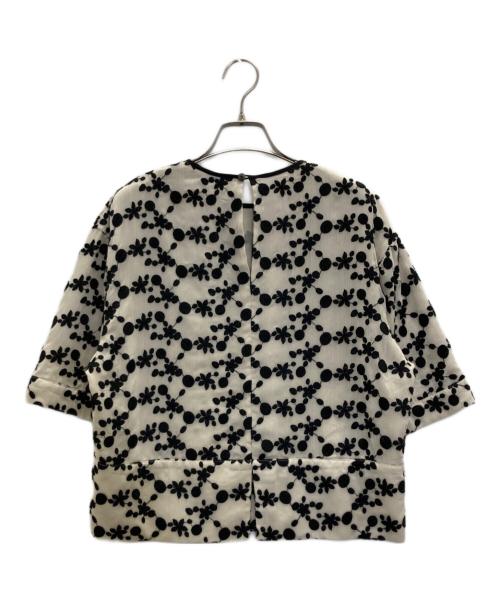 CLANE（クラネ）CLANE (クラネ) EMBROIDERY FLOWER TOPS ベージュ×ブラック サイズ:1の古着・服飾アイテム