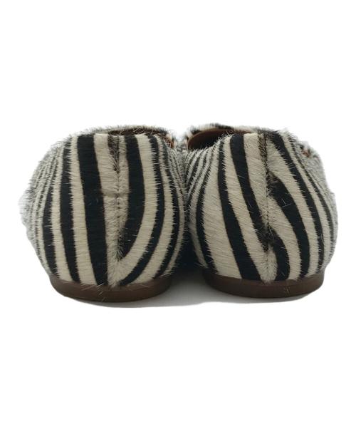 Pippichic（ピッピシック）Pippichic (ピッピシック) ゼブラ柄スクエアトゥーパンプス ホワイト サイズ:38の古着・服飾アイテム