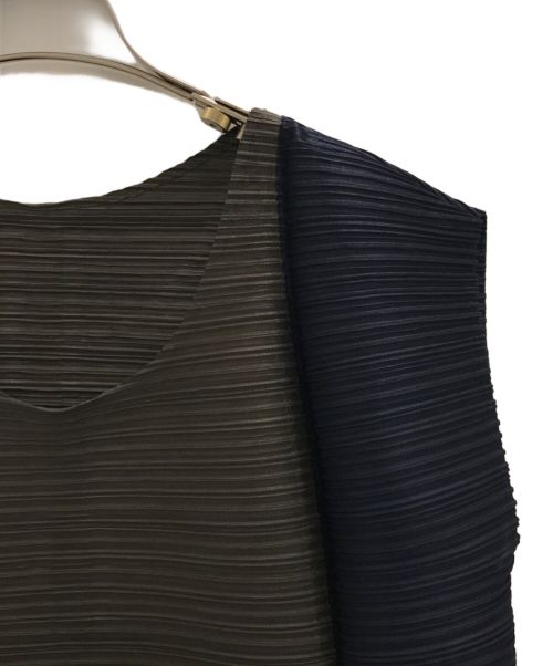 PLEATS PLEASE（プリーツプリーズ）PLEATS PLEASE (プリーツプリーズ) バイカラープリーツブラウス ネイビー×ブラウン サイズ:3の古着・服飾アイテム