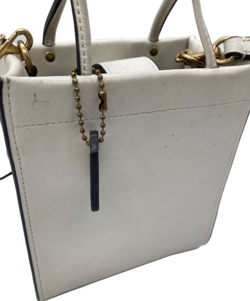 COACH（コーチ）COACH (コーチ) ミニカシン ショルダーバッグ ホワイトの古着・服飾アイテム