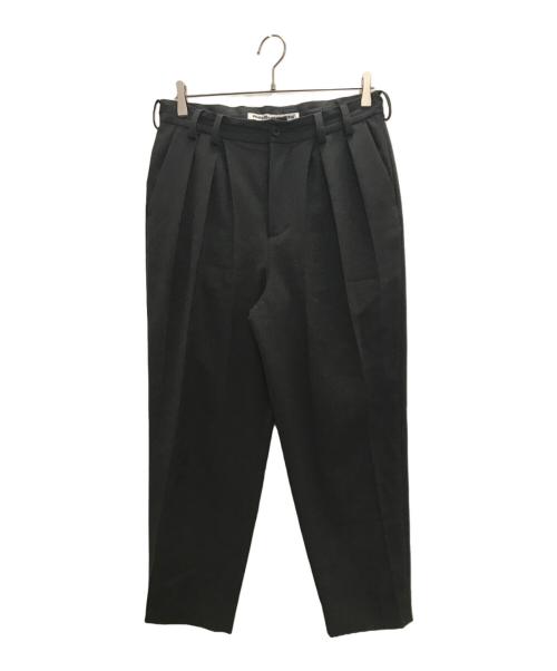 WHITE MOUNTAINEERING（ホワイトマウンテ二アニング）WHITE MOUNTAINEERING (ホワイトマウンテ二アニング) 3TUCK TAPERED PANTS グレーの古着・服飾アイテム