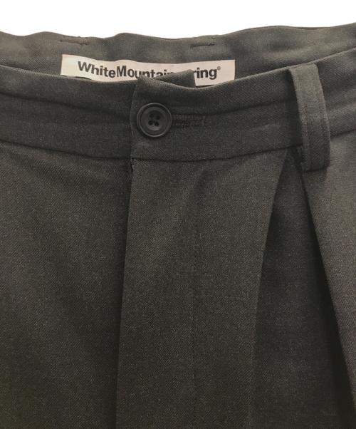 WHITE MOUNTAINEERING（ホワイトマウンテ二アニング）WHITE MOUNTAINEERING (ホワイトマウンテ二アニング) 3TUCK TAPERED PANTS グレーの古着・服飾アイテム