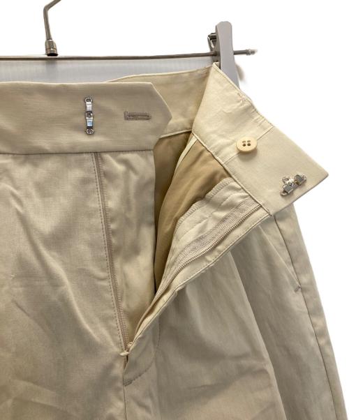 23区（ニジュウサンク）23区 (ニジュウサンク) コットンリネンストレッチ ストレートタック パンツ ベージュ サイズ:34の古着・服飾アイテム