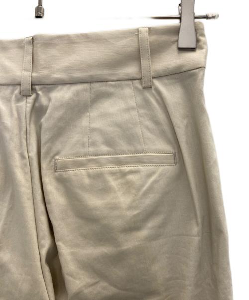 23区（ニジュウサンク）23区 (ニジュウサンク) コットンリネンストレッチ ストレートタック パンツ ベージュ サイズ:34の古着・服飾アイテム